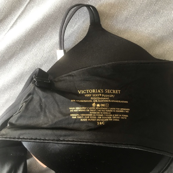 NWT-Victoria’s Secret Very Sexy Push-up Bra - Picture 3 of 3
